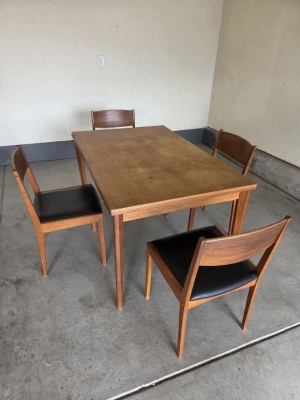Møbelfabrik Mid Century Table and 4 chairs