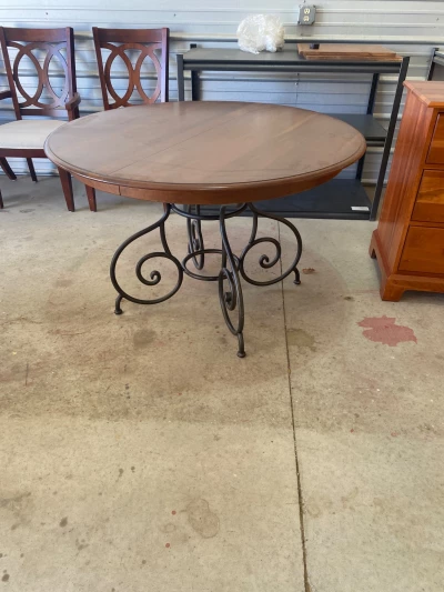 Ethan Allen 46”  Table