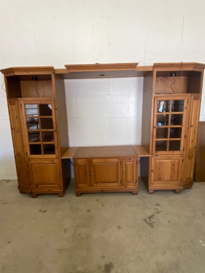 Entertainment center