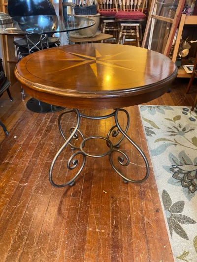 Ethan Allen 30” end/side table